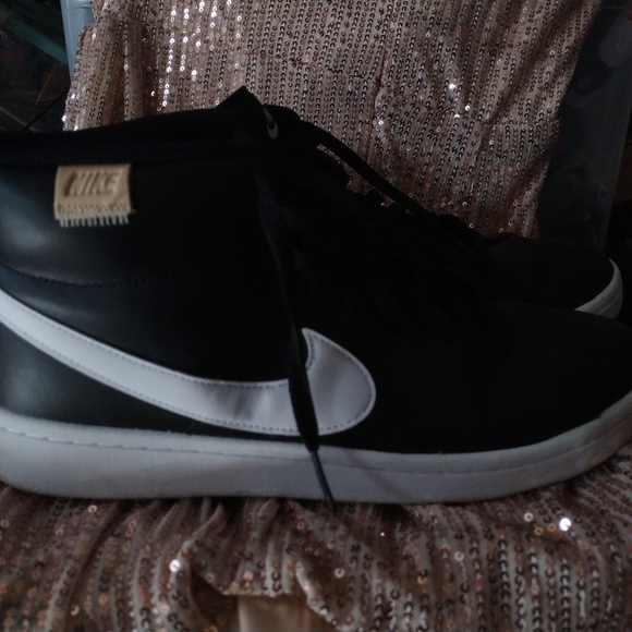 Nike shoes - Picture 4 of 5